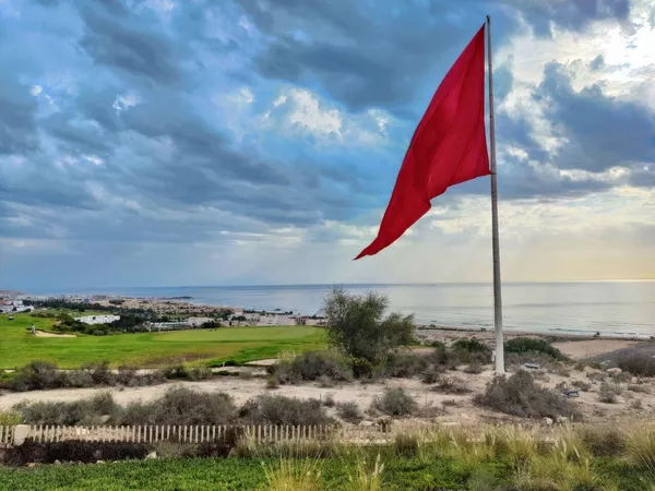 Агадир, Марокко. Поля для гольфа в гостинице Hyatt Place Taghazout Bay расположены на берегу океана