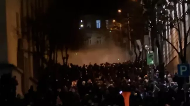 Столкновения протестующих с полицией в Тбилиси