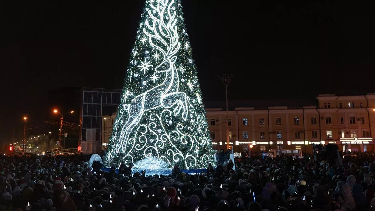 Первую в стране новогоднюю елку зажег в Якутске повелитель холода Чысхаан