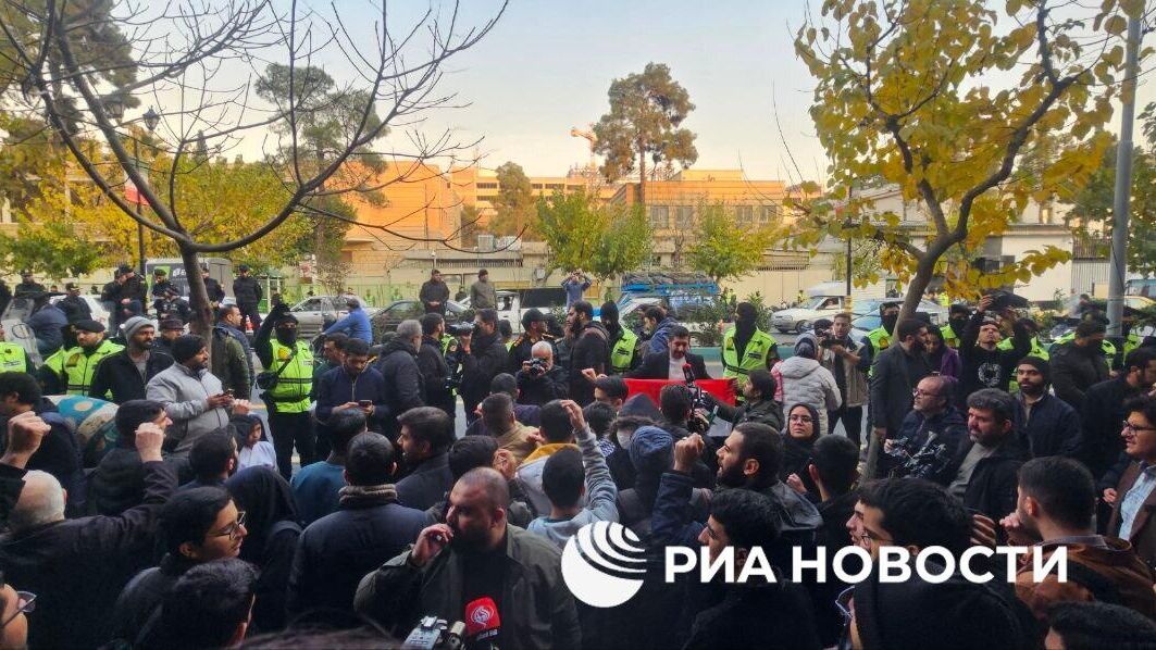 Митинг в знак протеста перед посольством Турции в Тегеране на фоне активизации террористических группировок в Сирии - РИА Новости, 1920, 02.12.2024