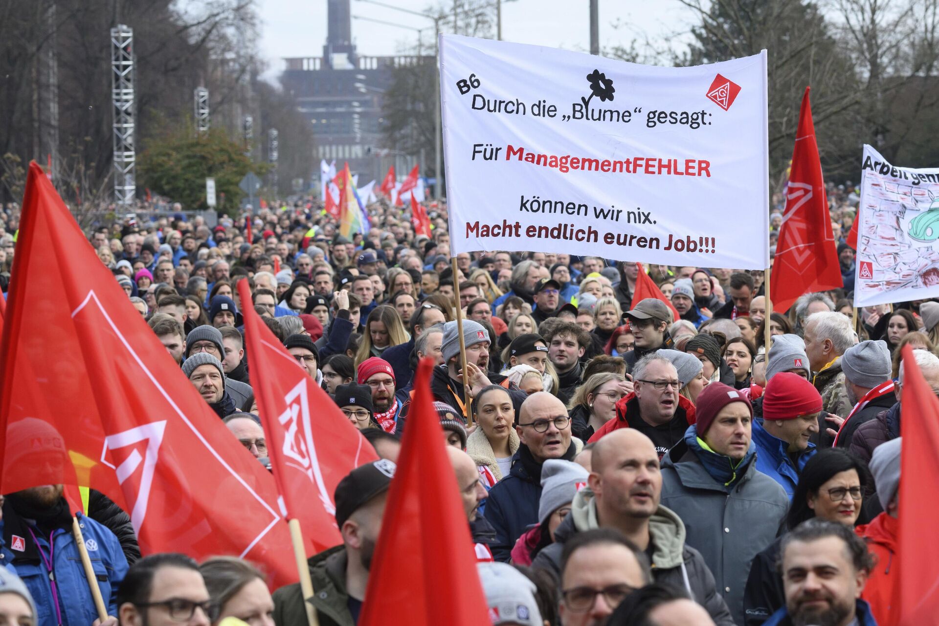 Митинг во время общенациональной забастовки рабочих Volkswagen в Германии - РИА Новости, 1920, 12.12.2024