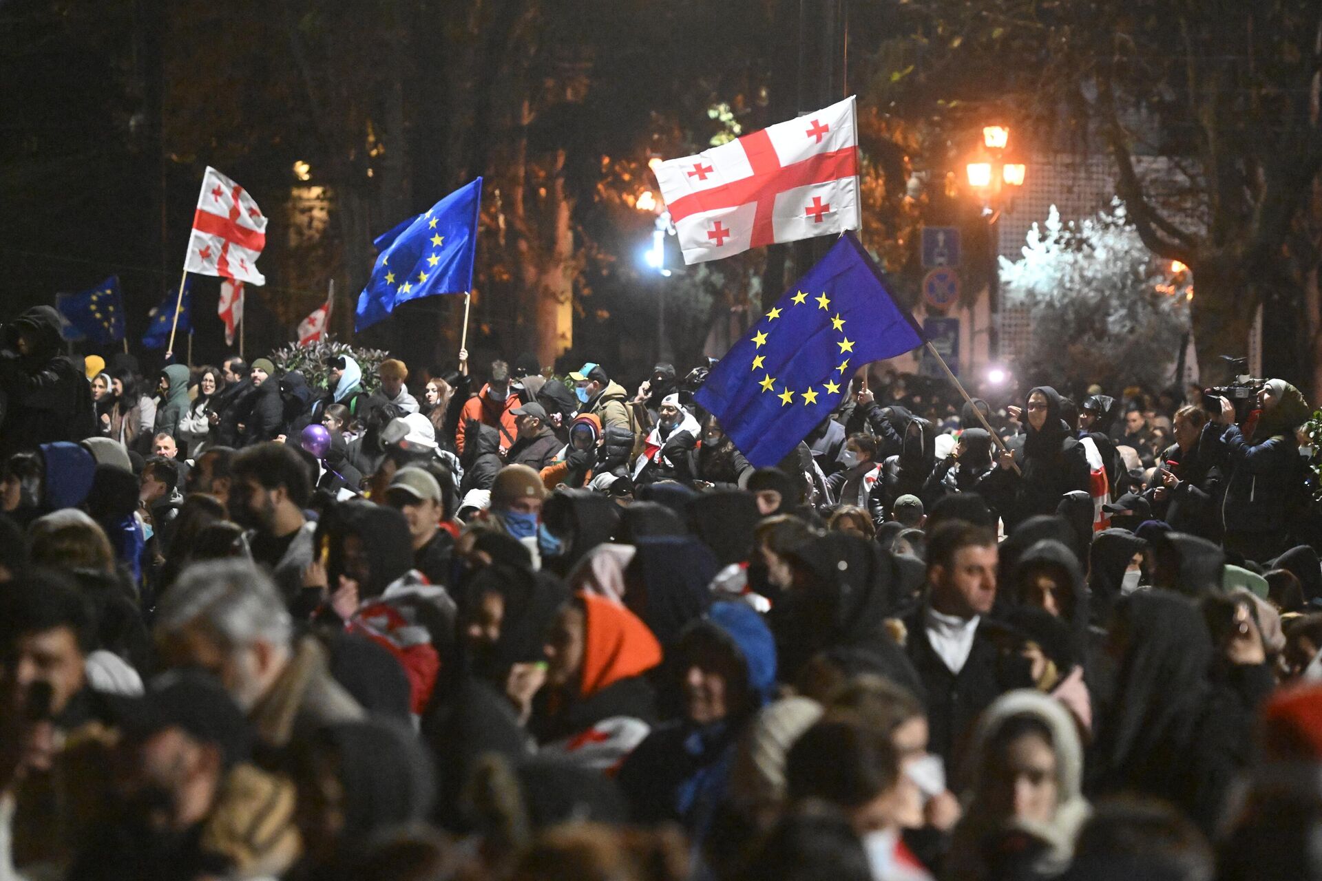 Акция протеста оппозиции в Тбилиси Акция протеста оппозиции в Тбилиси - РИА Новости, 1920, 14.03.2025