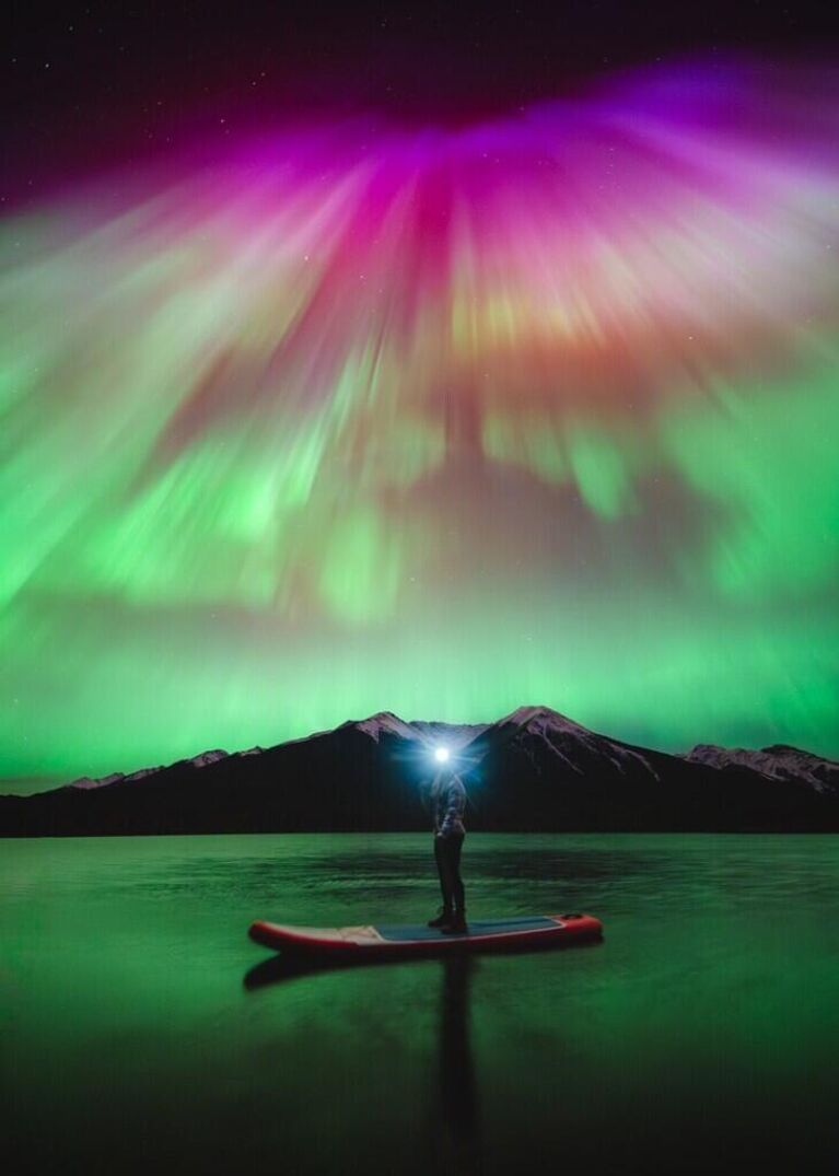 Работа фотографа Herry Himanshu Paddling Under the Aurora”, национальный парк Банф, Канада