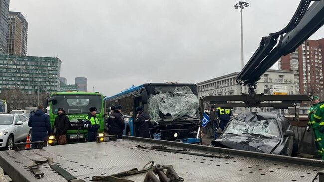 Массовое ДТП с участием автобуса и легковых автомобилей на Ленинградском проспекте в Москве