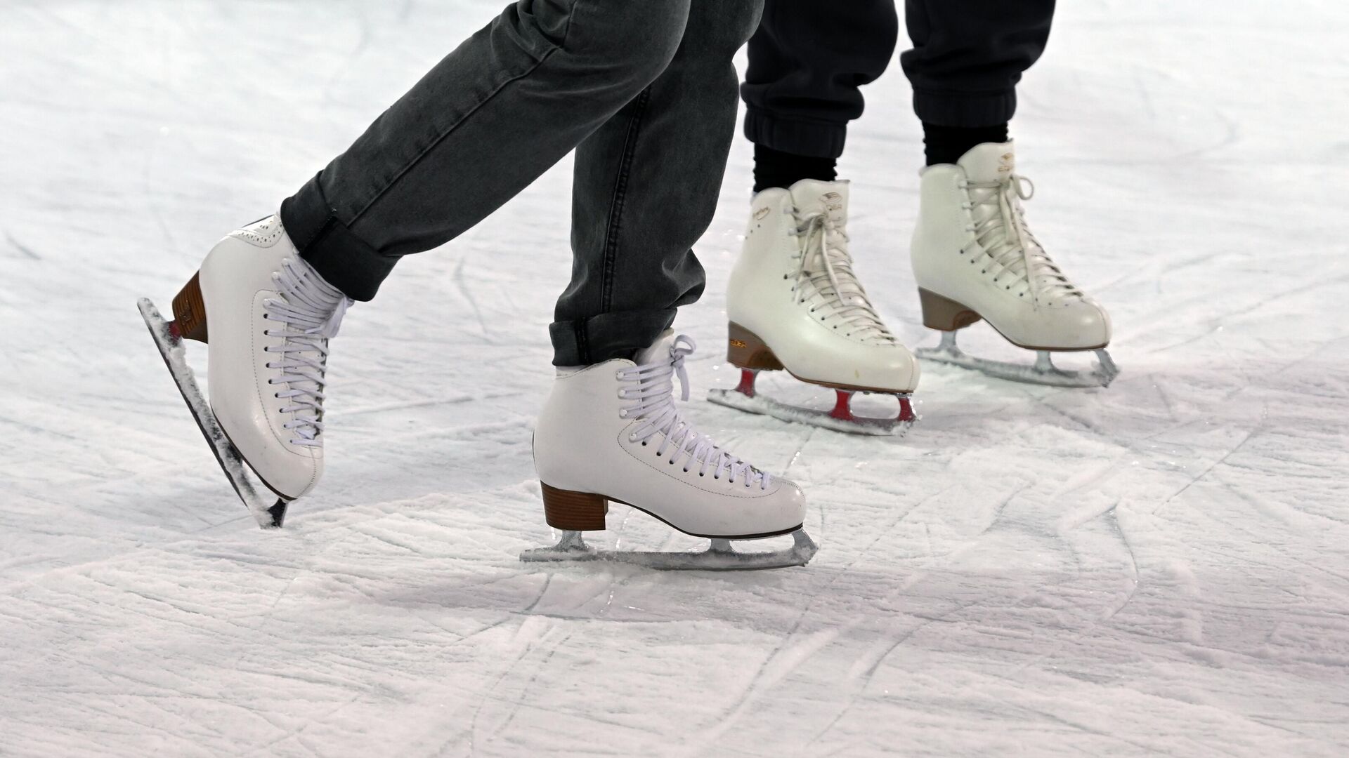 На новой набережной музея-заповедника "Коломенское" на юге Москвы появится каток