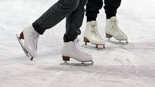 Горожане отдыхают на катке 