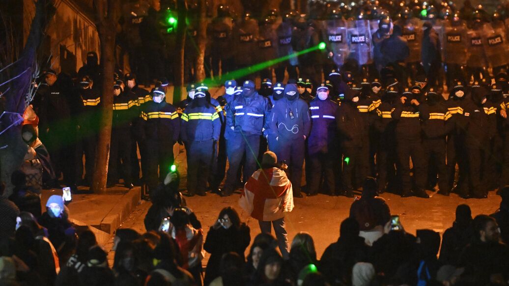 Полиция начала задерживать протестующих в Тбилиси