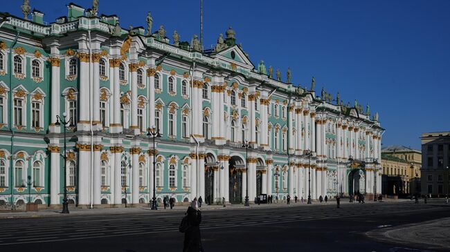 Здание Государственного Эрмитажа на Дворцовой площади в Санкт-Петербурге