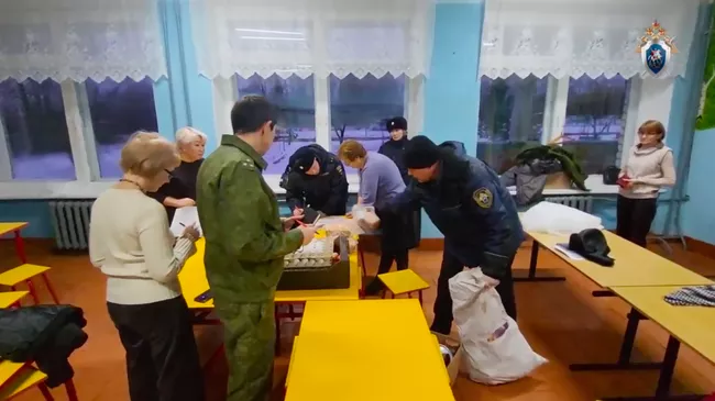 Сотрудники правоохранительных органов проводят проверку в школе Чувашии, где произошло массовое отравление учащихся