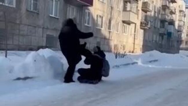 В Кузбассе возбудили дело по факту избиения девушкой-подростком сверстников