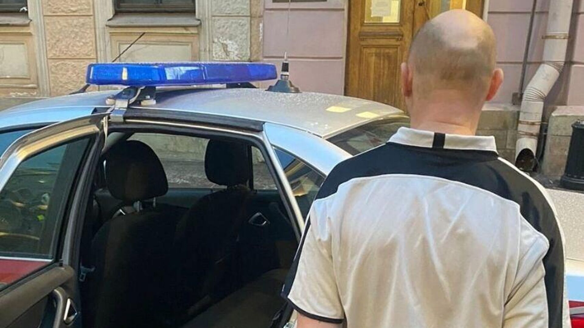 В Петербурге задержали жителя Подмосковья, решившего посидеть на троне в Эрмитаже. 6 декабря 2024 года - РИА Новости, 1920, 06.12.2024