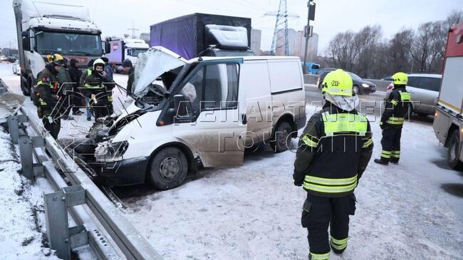 Последствия массового ДТП на внешней стороне 2-го километра МКАД. 7 декабря 2024