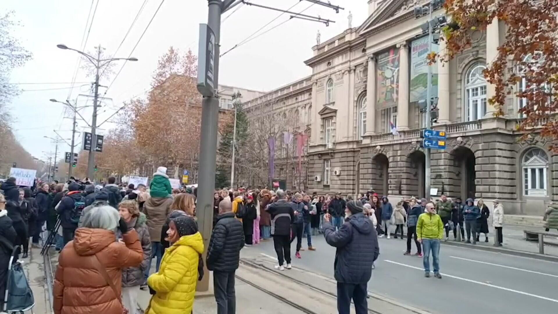 Протест студентов в столице Сербии из-за гибели 15 человек при обрушении на вокзале - РИА Новости, 1920, 08.12.2024