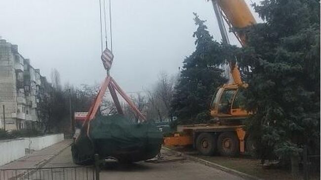 В Павлограде демонтировали танк ИС-2 