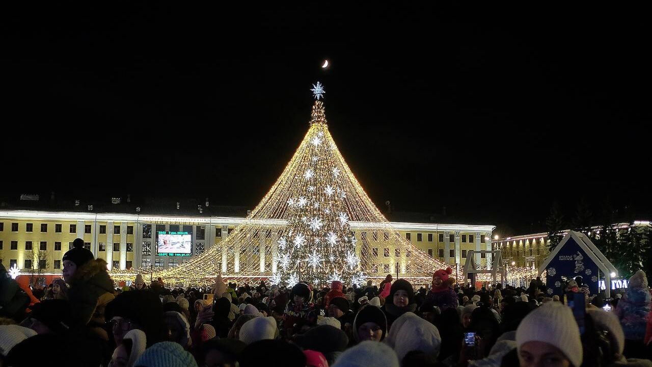 Всероссийский фестиваль елок открылся в Кирове - РИА Новости, 1920, 07.12.2024