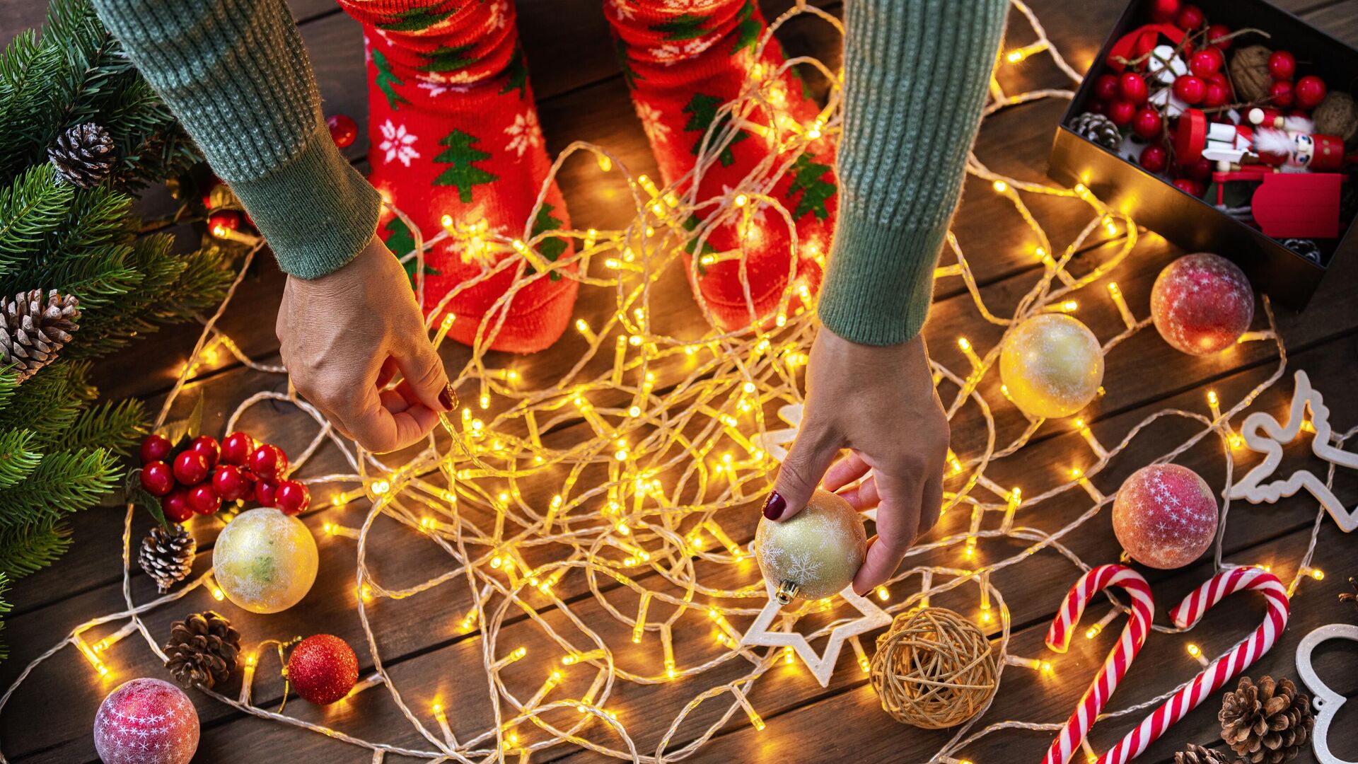 Гирлянда и шары - РИА Новости, 1920, 13.12.2025