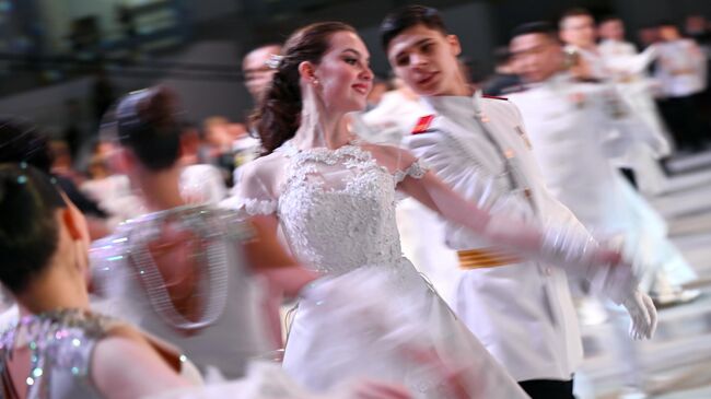 Участники IX Международного кремлевского благотворительного кадетского бала в Гостином Дворе в Москве Участники IX Международного кремлевского благотворительного кадетского бала в Гостином Дворе в Москве