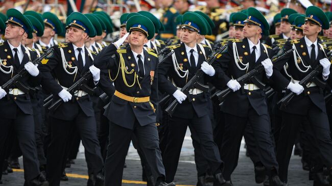 Курсанты Московского пограничного института ФСБ РФ на военном параде в честь 77-й годовщины Победы в Великой Отечественной войне