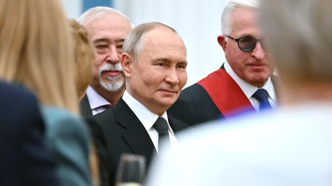 Президент России Владимир Путин после церемонии вручения государственных наград выдающимся россиянам