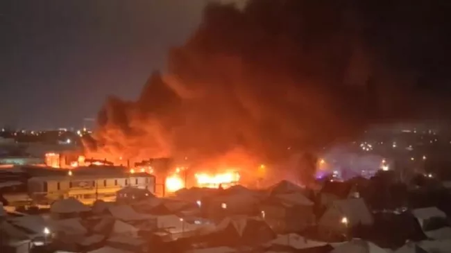 Пожар на складе в Новосибирске. Кадр видео очевидца
