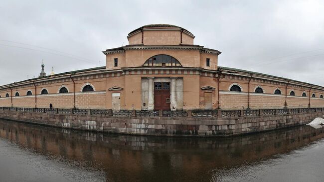 Конюшенный двор  в Санкт-Петербурге