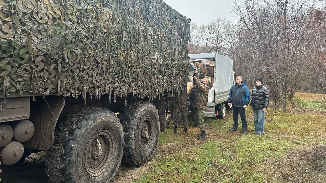 Орловская область доставила бойцам СВО комплекс радиоэлектронной борьбы, оборудование для спутникового интернета и детекторы дронов - РИА Новости, 1920, 13.12.2024