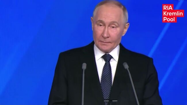 Путин: Статус партии предъявляет повышенные требования ко всем ее представителям