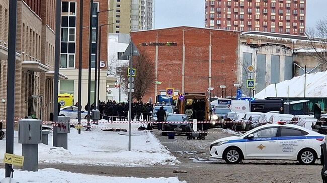 Место происшествия, где было приведено в действие взрывное устройство на Рязанском проспекте в Москве