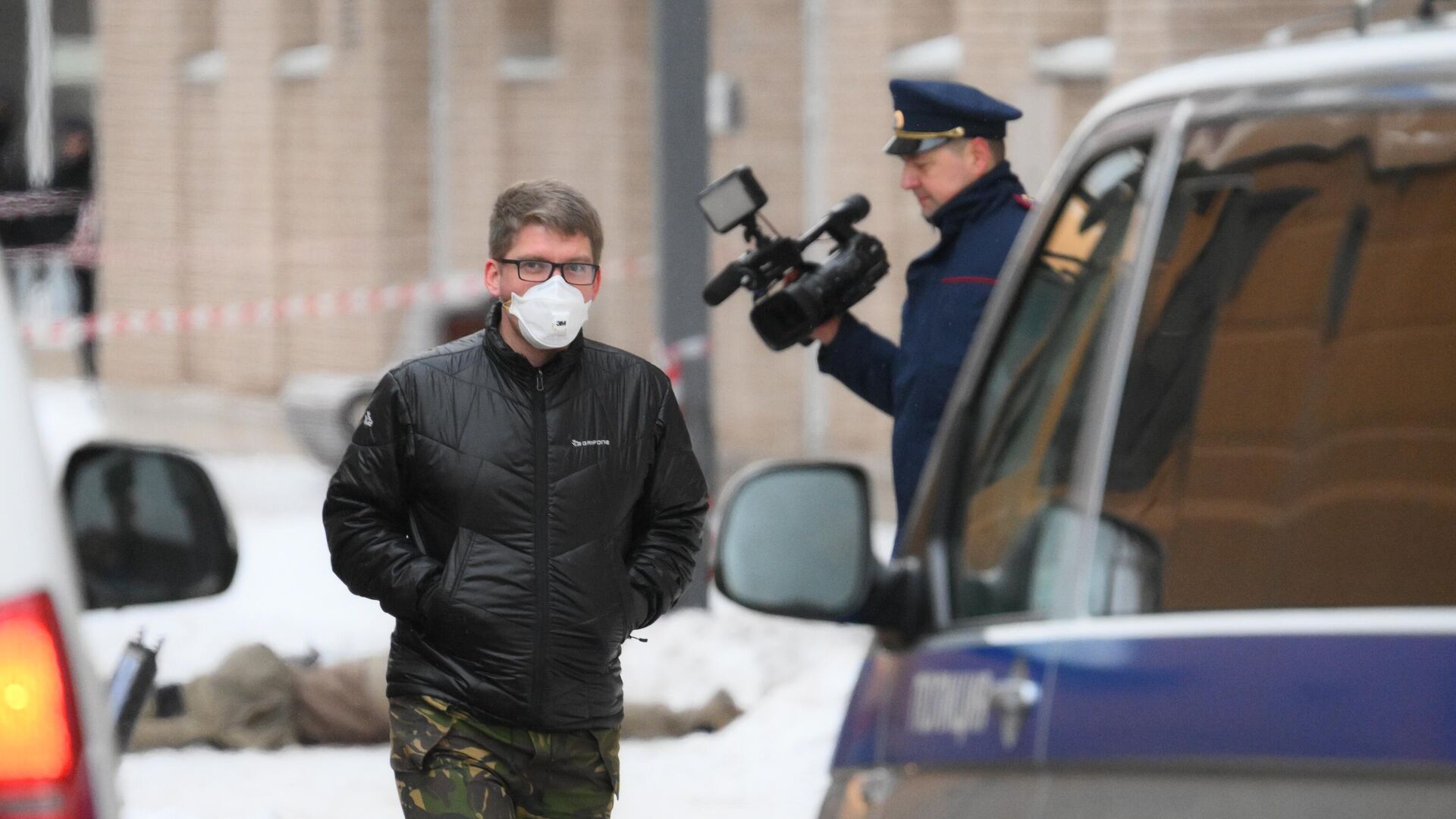 Сотрудники спецслужб на месте взрыва около жилого дома на Рязанском проспекте - РИА Новости, 1920, 17.12.2024