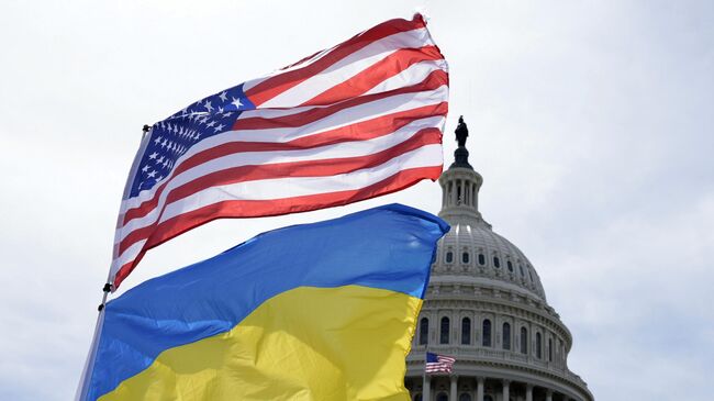 Флаги Украины и США в Вашингтоне