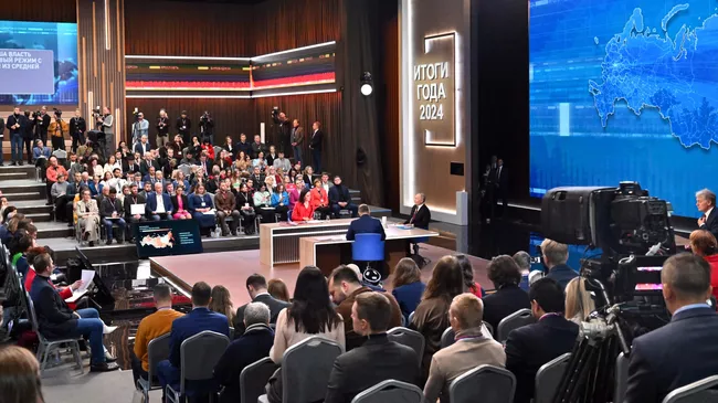 Президент России Владимир Путин проводит специальную программу Итоги года с Владимиром Путиным в Гостином дворе