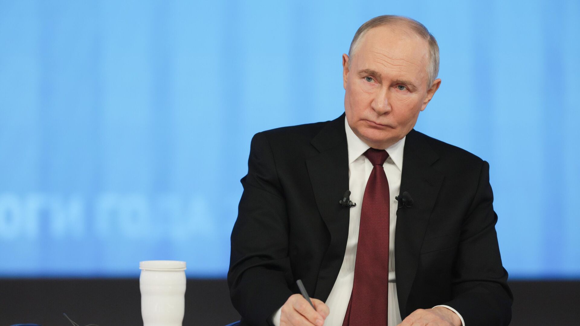 Президент России Владимир Путин проводит специальную программу Итоги года с Владимиром Путиным