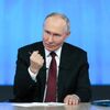 Президент России Владимир Путин проводит специальную программу Итоги года с Владимиром Путиным в Гостином дворе