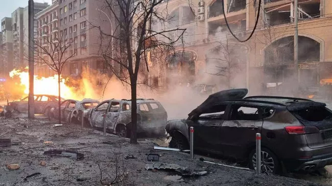 На месте пожара в Киеве, 20 декабря 2024 года