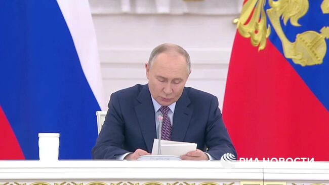 Путин на заседании Госсовета по вопросам поддержки семьи в России