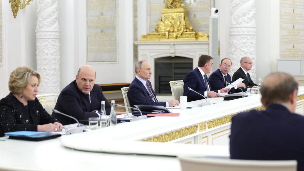 Путин дал поручения по поддержке многодетных семей