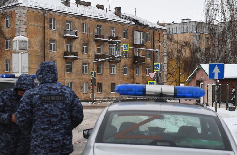 Последствия атаки БПЛА на жилой дом на улице Клары Цеткин в Казани