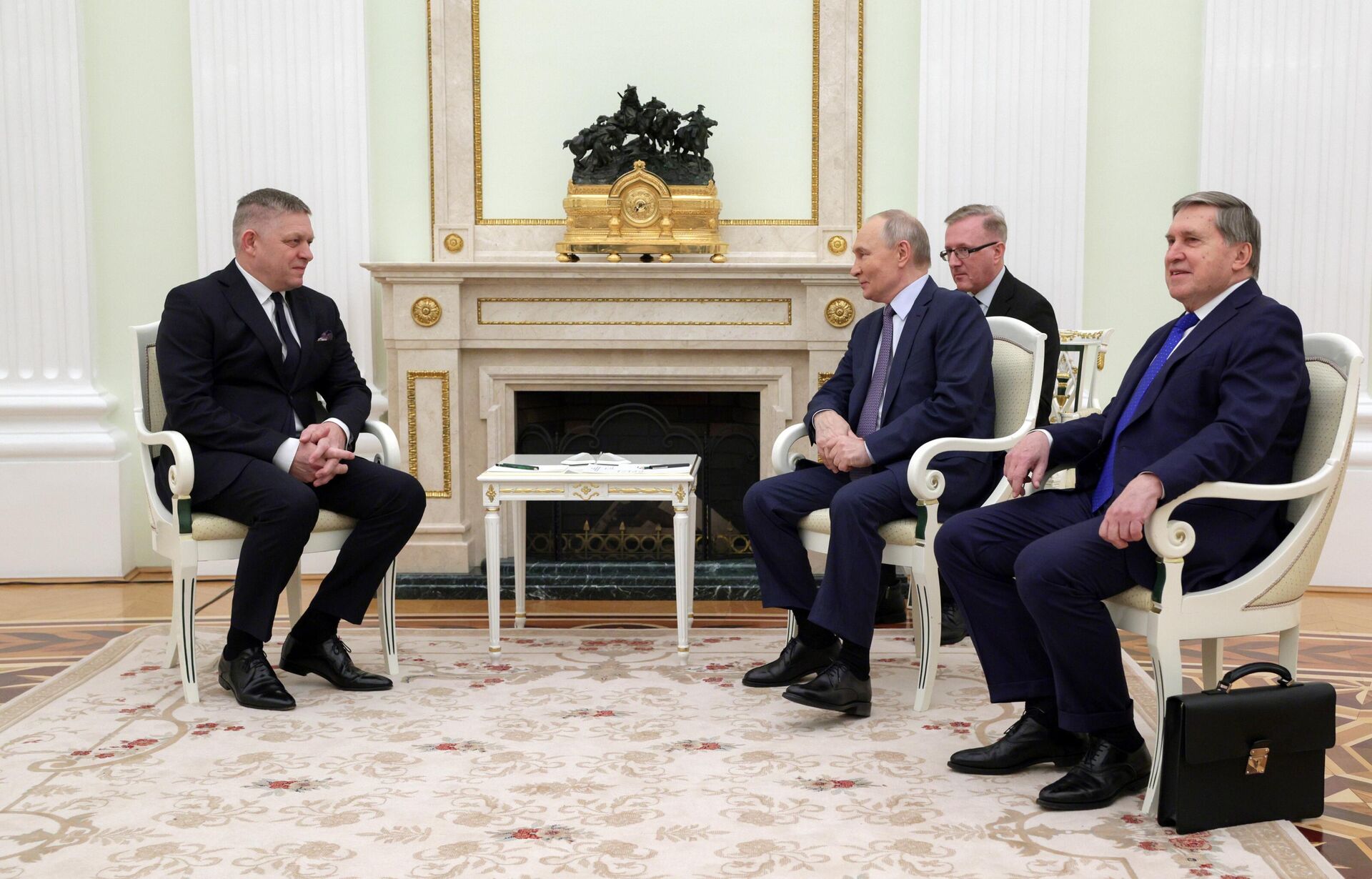 Президент РФ Владимир Путин и премьер-министр Словакии Роберт Фицо во время встречи - РИА Новости, 1920, 30.01.2025
