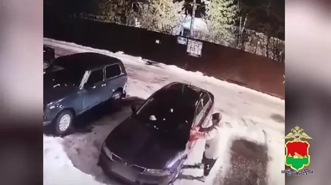 Поджог автомобиля в Брянске по наводке мошенников