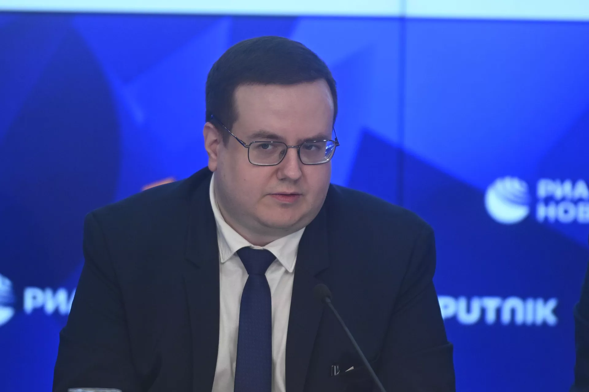 И.о. ректора Государственного института русского языка им. А.С. Пушкина Никита Гусев на пресс-конференции Итоги реализации мероприятий в сфере поддержки русского языка И.о. ректора Государственного института русского языка им. А.С. Пушкина Никита Гусев на пресс-конференции Итоги реализации мероприятий в сфере поддержки русского языка - РИА Новости, 1920, 25.12.2024