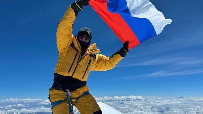 Алина Пекова на вершине Канченджанги (8586 м) Алина Пекова на вершине Канченджанги (8586 м)