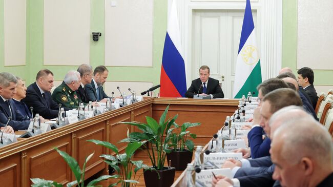 Дмитрий Медведев проводит в Уфе совещание по вопросам комплектования Вооруженных сил РФ