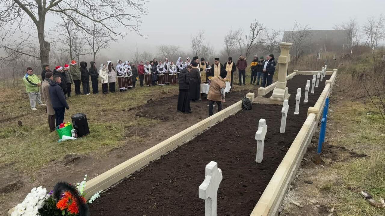 Захоронение румынских солдат, воевавших во Второй мировой войне на стороне гитлеровской Германии, в селе Ларгуца Кантемирского района - РИА Новости, 1920, 24.12.2024