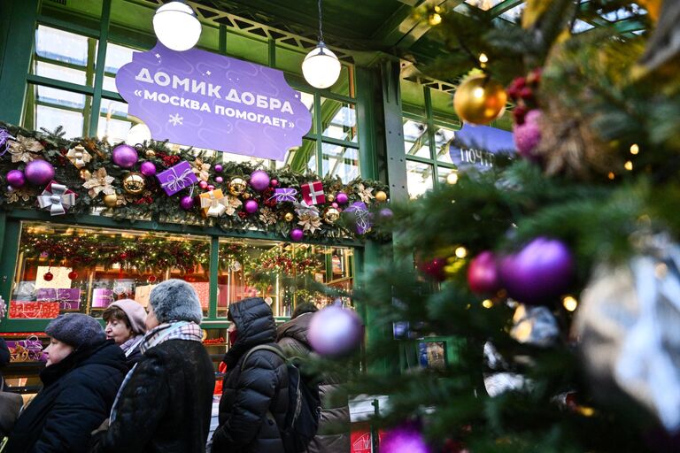 Благотворительная акция домики добра на Тверской площади