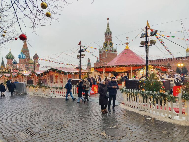 Новогодняя ярмарка на Красной площади в Мосскве