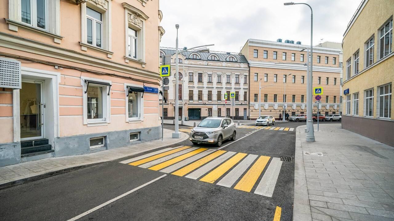 Благоустройство пяти переулков провели в центре Москвы - РИА Новости, 1920, 25.12.2024