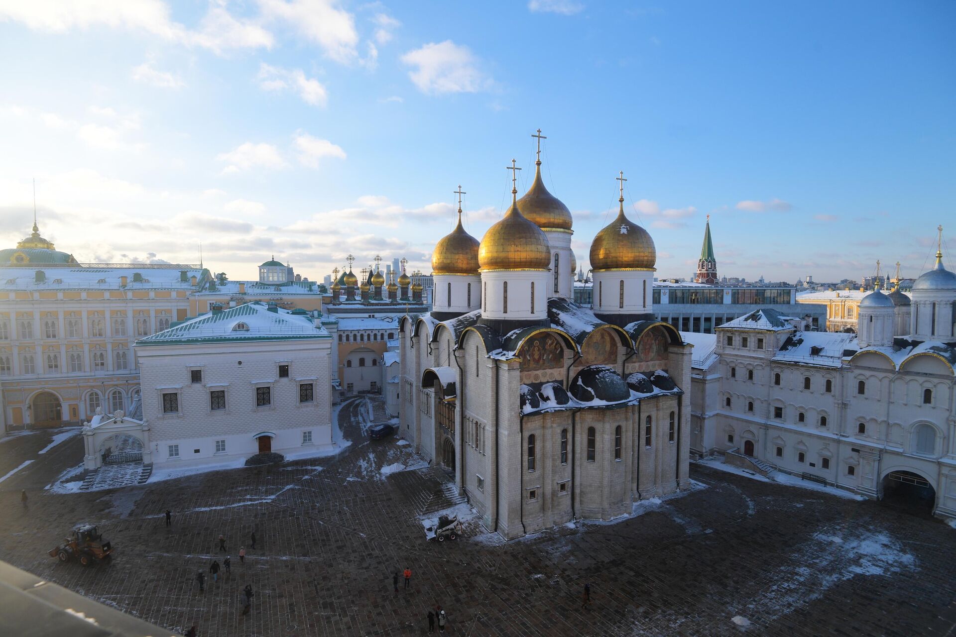 Успенский собор на фоне ансамбля Московского Кремля - РИА Новости, 1920, 25.12.2024