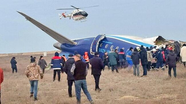 Место крушения самолёта Azerbaijan Airlines в казахстанском Актау