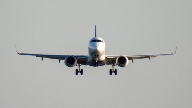 Самолет Embraer E190