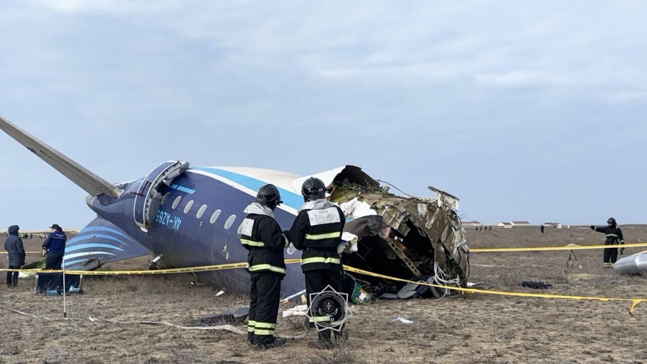 Место крушения самолёта Azerbaijan Airlines в казахстанском Актау - РИА Новости, 1920, 25.12.2024